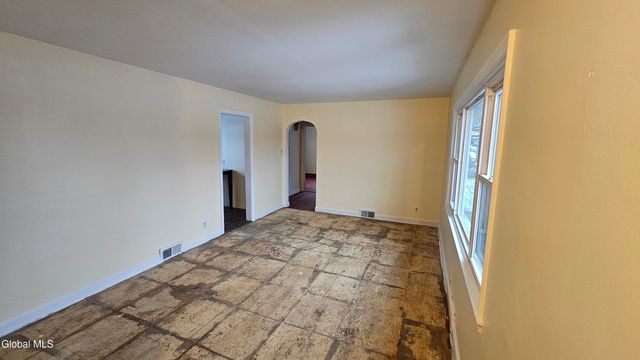 77 Chapel Place, Amsterdam, NY 12010