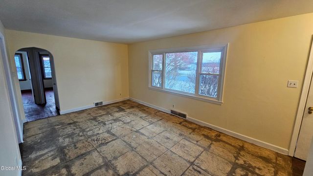 77 Chapel Place, Amsterdam, NY 12010