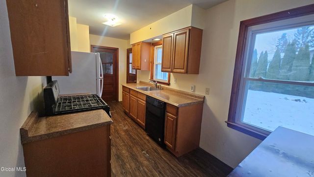 77 Chapel Place, Amsterdam, NY 12010