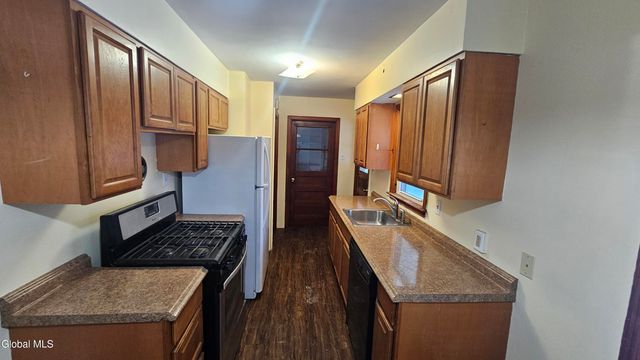 77 Chapel Place, Amsterdam, NY 12010