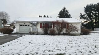 77 Chapel Place, Amsterdam, NY 12010