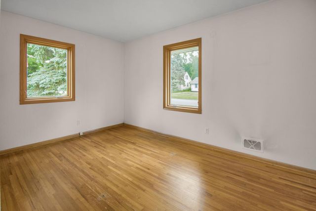 1957 Payne Avenue, Maplewood, MN 55117
