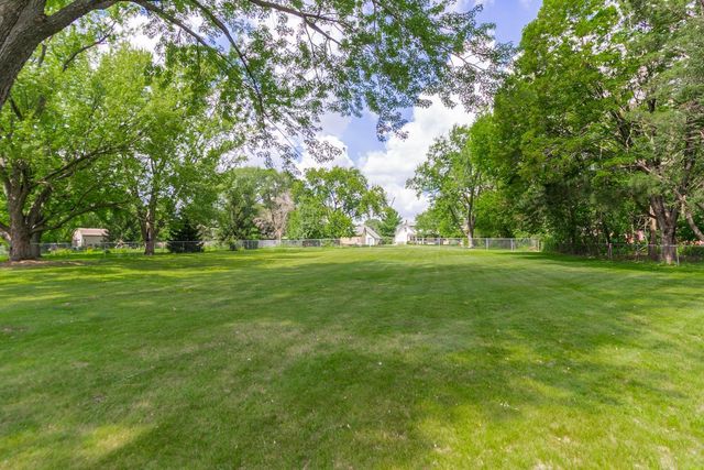 1957 Payne Avenue, Maplewood, MN 55117