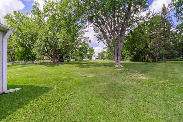 1957 Payne Avenue, Maplewood, MN 55117