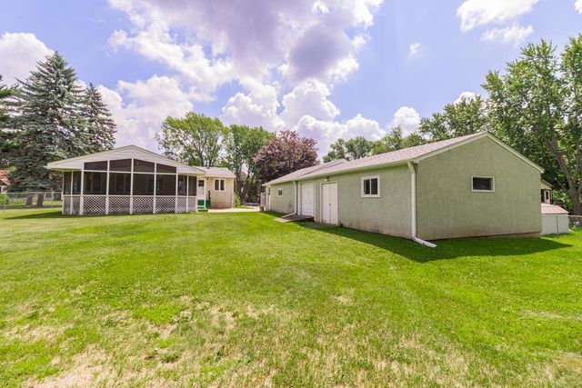 1957 Payne Avenue, Maplewood, MN 55117