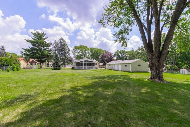 1957 Payne Avenue, Maplewood, MN 55117