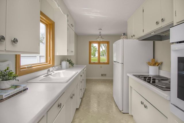 1957 Payne Avenue, Maplewood, MN 55117
