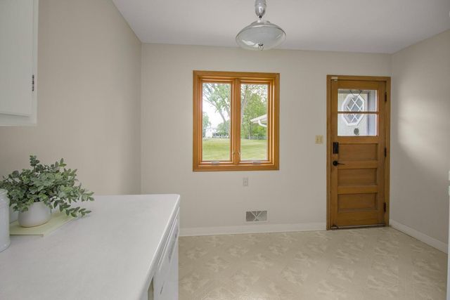 1957 Payne Avenue, Maplewood, MN 55117