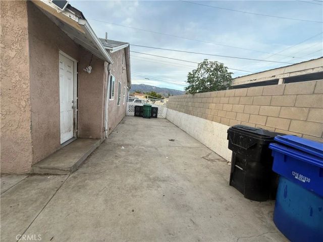 26079 9th, Highland, CA 92346