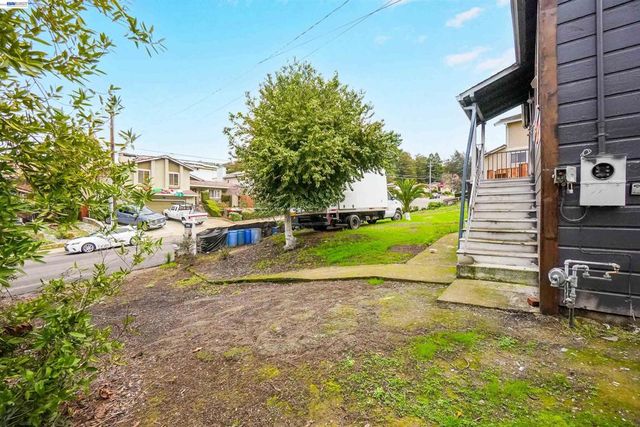 27449 Dobbel Ave, Hayward, CA 94542