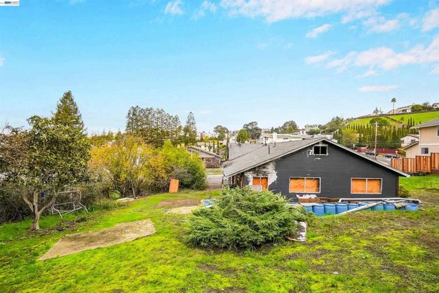 27449 Dobbel Ave, Hayward, CA 94542