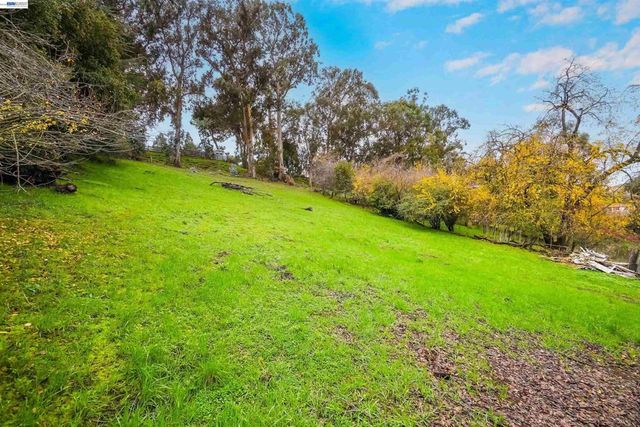 27449 Dobbel Ave, Hayward, CA 94542