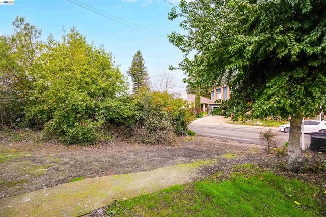 27449 Dobbel Ave, Hayward, CA 94542