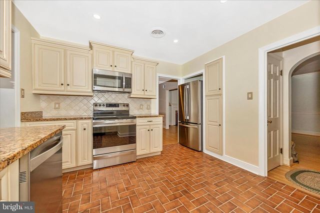 1305 THE TERRACE, Hagerstown, MD 21742