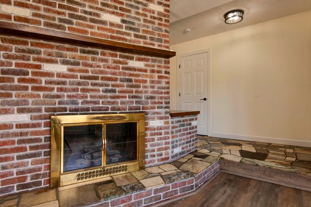 3732 S West Avenue, Springfield, MO 65807