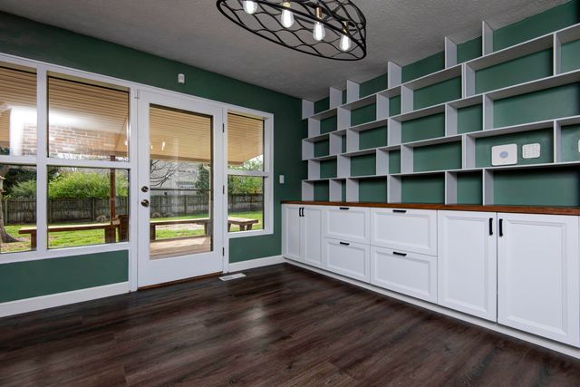 3732 S West Avenue, Springfield, MO 65807