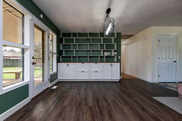 3732 S West Avenue, Springfield, MO 65807