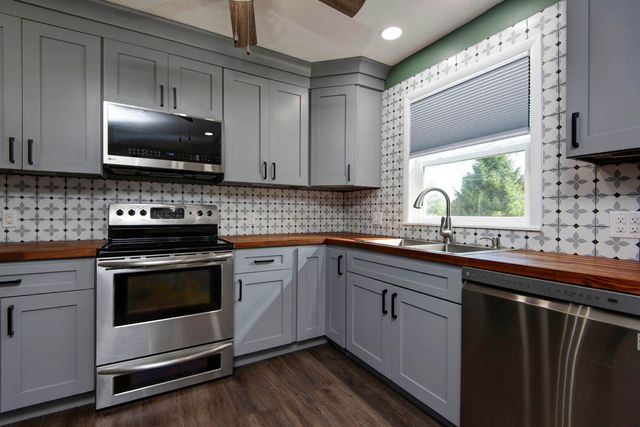 3732 S West Avenue, Springfield, MO 65807