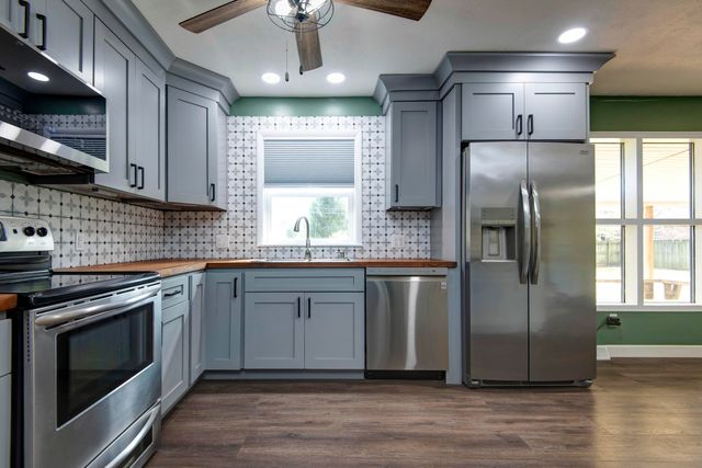 3732 S West Avenue, Springfield, MO 65807