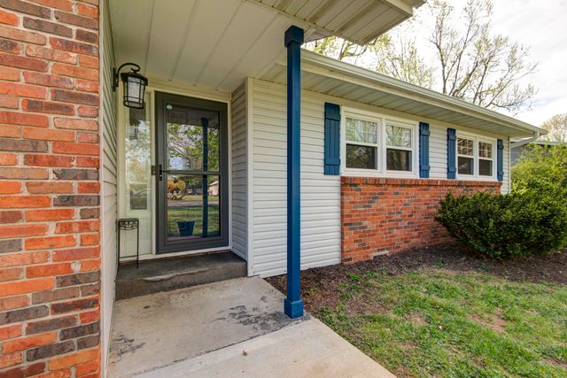 3732 S West Avenue, Springfield, MO 65807