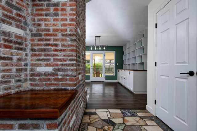 3732 S West Avenue, Springfield, MO 65807