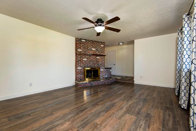 3732 S West Avenue, Springfield, MO 65807