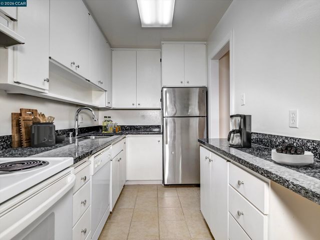 820 N Delaware St 215, San Mateo, CA 94401