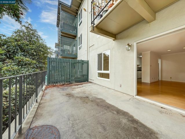 820 N Delaware St 215, San Mateo, CA 94401