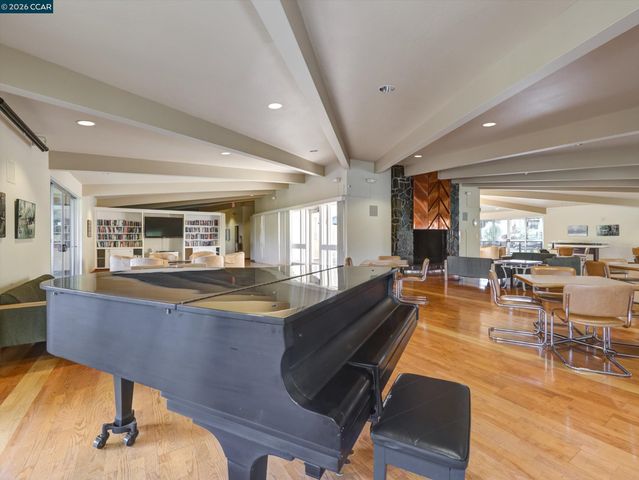 820 N Delaware St 215, San Mateo, CA 94401