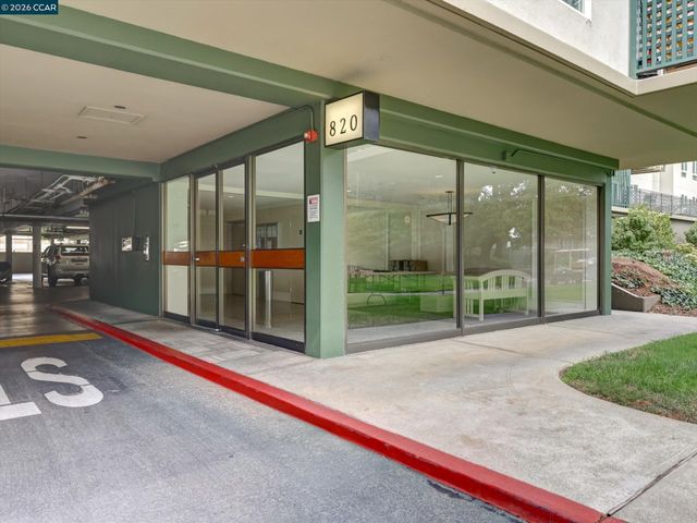 820 N Delaware St 215, San Mateo, CA 94401