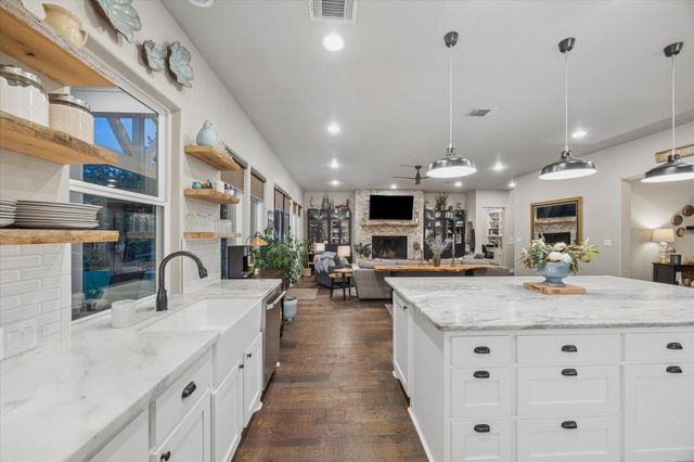 1815 Charter Street, Columbus, TX 78934