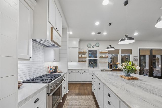 1815 Charter Street, Columbus, TX 78934