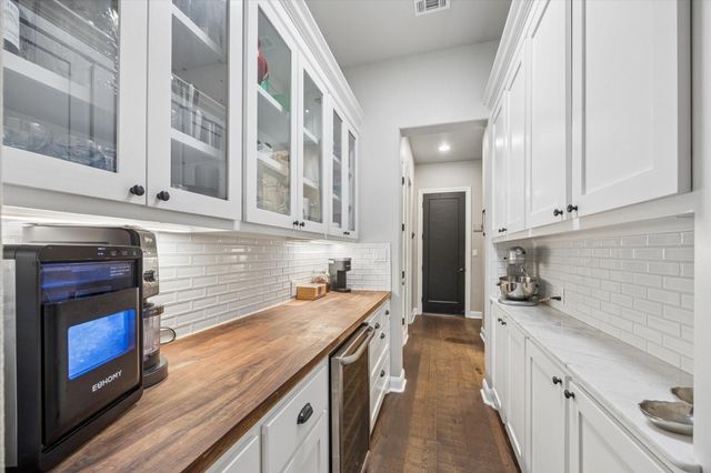 1815 Charter Street, Columbus, TX 78934