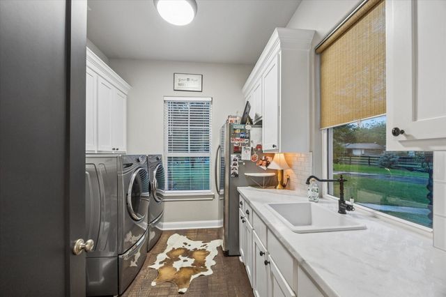 1815 Charter Street, Columbus, TX 78934