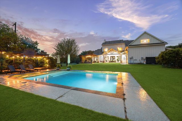 1815 Charter Street, Columbus, TX 78934