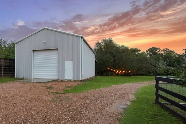 1815 Charter Street, Columbus, TX 78934