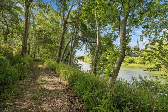 1815 Charter Street, Columbus, TX 78934
