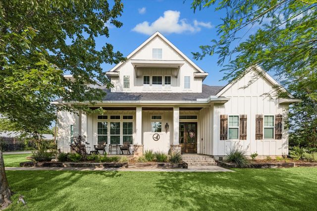 1815 Charter Street, Columbus, TX 78934