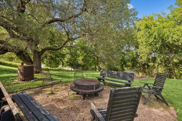 1815 Charter Street, Columbus, TX 78934