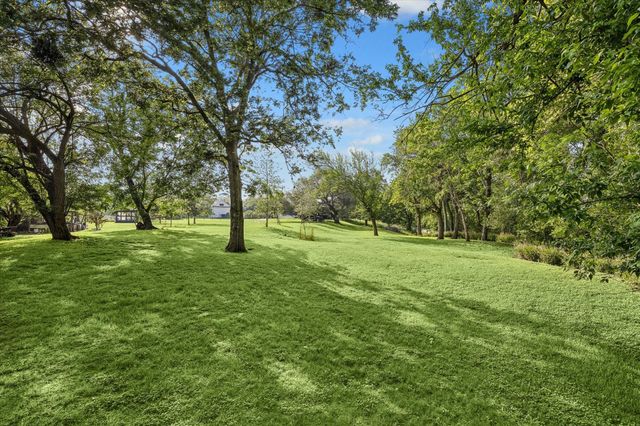 1815 Charter Street, Columbus, TX 78934