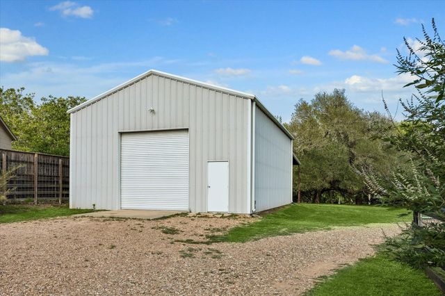 1815 Charter Street, Columbus, TX 78934