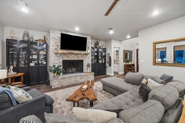 1815 Charter Street, Columbus, TX 78934