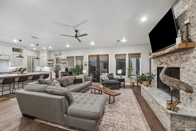 1815 Charter Street, Columbus, TX 78934