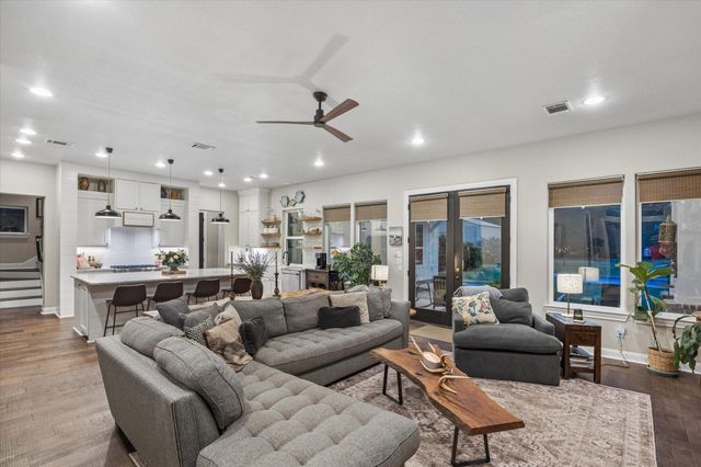 1815 Charter Street, Columbus, TX 78934