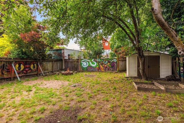 414 N 46th St, Seattle, WA 98103