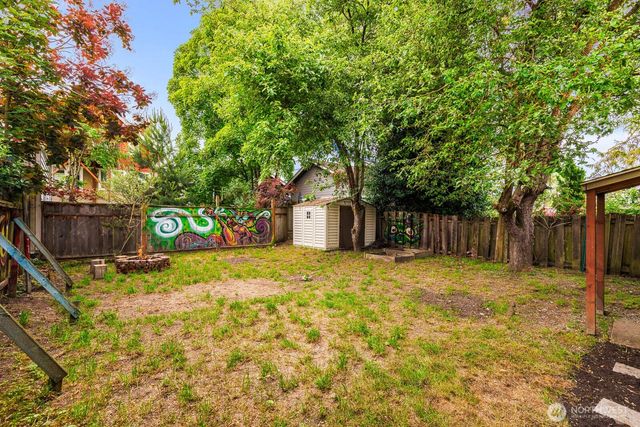 414 N 46th St, Seattle, WA 98103