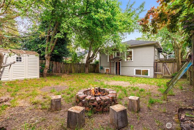 414 N 46th St, Seattle, WA 98103
