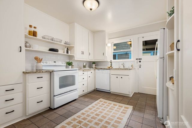 414 N 46th St, Seattle, WA 98103