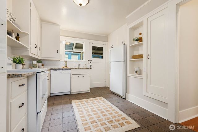 414 N 46th St, Seattle, WA 98103