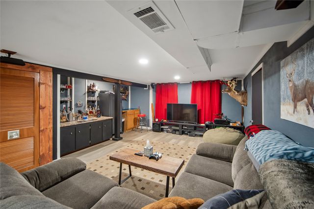 4101 33rd Street, Des Moines, IA 50310